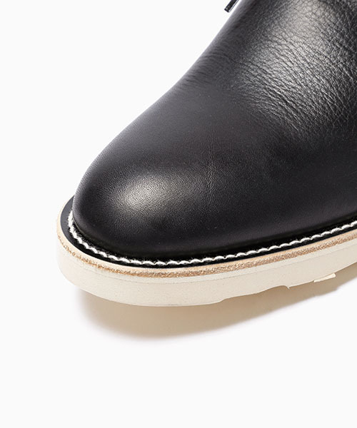 MR.OLIVE（ミスターオリーブ）の「WATER PROOF SHIRINK LEATHER / WHITE VIBRAM CHUKKA BOOTS（ブーツ・メンズ・ブラウン/ブラック/ダークネイビー・MEDIUM/LARGE/SMALL）」の12枚目の写真