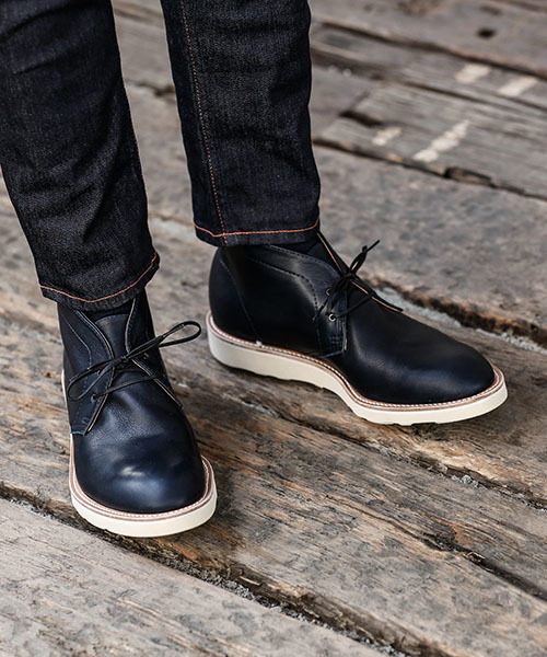 MR.OLIVE（ミスターオリーブ）の「WATER PROOF SHIRINK LEATHER / WHITE VIBRAM CHUKKA BOOTS（ブーツ・メンズ・ブラウン/ブラック/ダークネイビー・MEDIUM/LARGE/SMALL）」の4枚目の写真