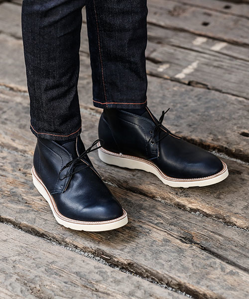 MR.OLIVE（ミスターオリーブ）の「WATER PROOF SHIRINK LEATHER / WHITE VIBRAM CHUKKA BOOTS（ブーツ・メンズ・ブラウン/ブラック/ダークネイビー・MEDIUM/LARGE/SMALL）」の5枚目の写真