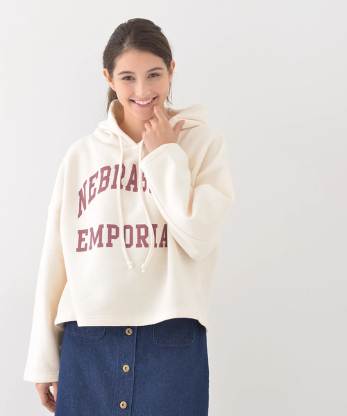 earth music&ecology(アースミュージックアンドエコロジー)の「・裏起毛ワイドロゴフーディー(パーカー・レディース・ブラック/ダークグリーン/アイボリー/杢グレー・FREE)」の2枚目の写真