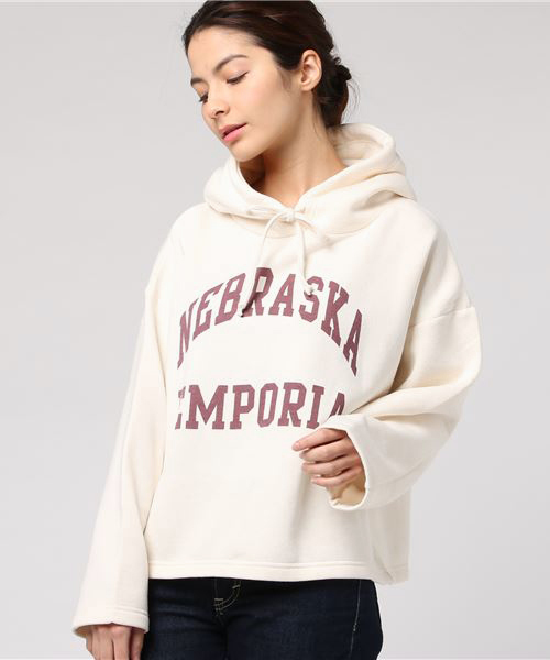 earth music&ecology(アースミュージックアンドエコロジー)の「・裏起毛ワイドロゴフーディー(パーカー・レディース・ブラック/ダークグリーン/アイボリー/杢グレー・FREE)」の10枚目の写真