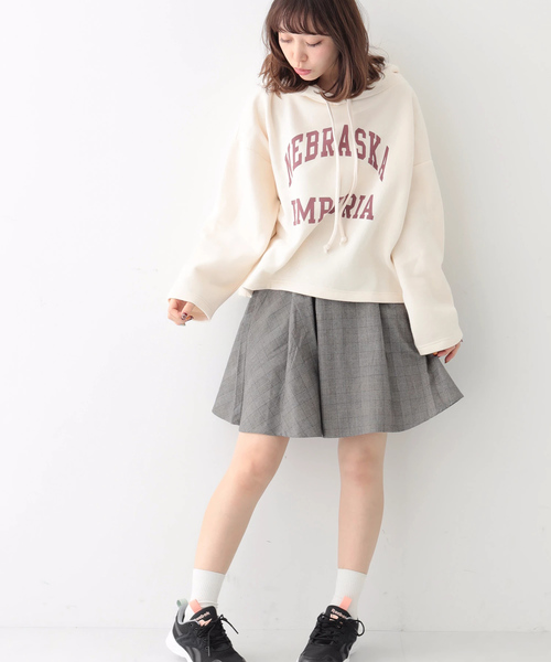 earth music&ecology(アースミュージックアンドエコロジー)の「・裏起毛ワイドロゴフーディー(パーカー・レディース・ブラック/ダークグリーン/アイボリー/杢グレー・FREE)」の12枚目の写真