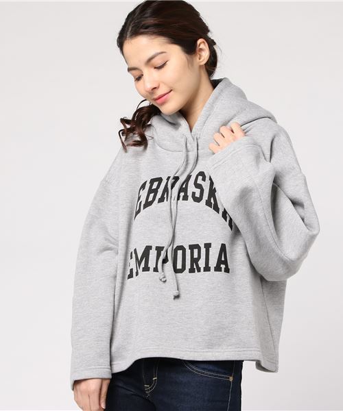 earth music&ecology(アースミュージックアンドエコロジー)の「・裏起毛ワイドロゴフーディー(パーカー・レディース・ブラック/ダークグリーン/アイボリー/杢グレー・FREE)」の3枚目の写真