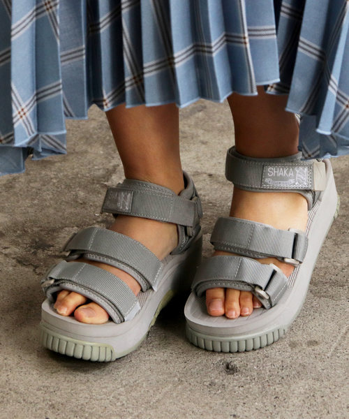 SHAKA(シャカ)の「【SHAKA / シャカ】NEO BUNGY PLATFORM:ネオバンジープラットフォーム 厚底スポーツサンダル(サンダル)」|グレー