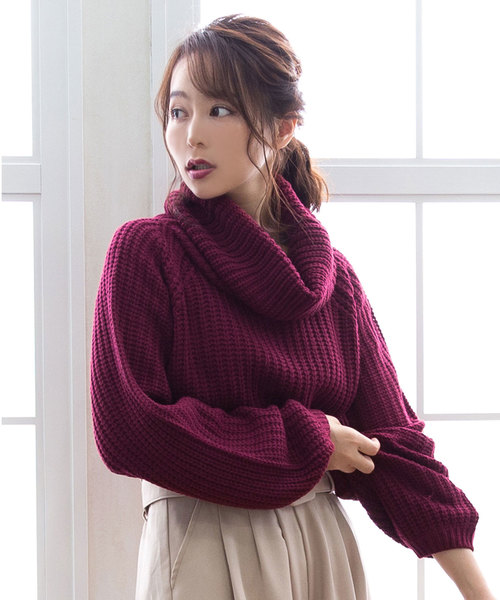 夢展望(ユメテンボウ)の「オフタートルボリュームバルーンスリーブ畦ニットトップス(ニット/セーター・レディース・ライトグレー/ブラック/ベージュ/レッド/オフホワイト/ピンク/ボルドー/マスタード/ブラック×ホワイト/パープル系その他/ピンク系その他/ロイヤルブルー・MEDIUM/LARGE)」の8枚目の写真