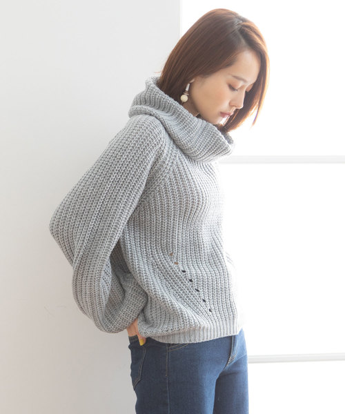 夢展望(ユメテンボウ)の「オフタートルボリュームバルーンスリーブ畦ニットトップス(ニット/セーター・レディース・ライトグレー/ブラック/ベージュ/レッド/オフホワイト/ピンク/ボルドー/マスタード/ブラック×ホワイト/パープル系その他/ピンク系その他/ロイヤルブルー・MEDIUM/LARGE)」の21枚目の写真