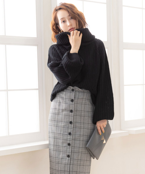 夢展望(ユメテンボウ)の「オフタートルボリュームバルーンスリーブ畦ニットトップス(ニット/セーター・レディース・ライトグレー/ブラック/ベージュ/レッド/オフホワイト/ピンク/ボルドー/マスタード/ブラック×ホワイト/パープル系その他/ピンク系その他/ロイヤルブルー・MEDIUM/LARGE)」の22枚目の写真