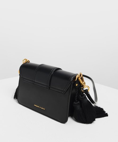 CHARLES & KEITH（チャールズ & キース）の「タッセルショルダーバッグ / Tassel Shoulder Bag（ショルダー