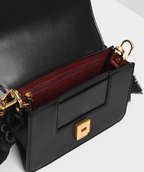 CHARLES & KEITH（チャールズ & キース）の「タッセルショルダーバッグ / Tassel Shoulder Bag（ショルダー