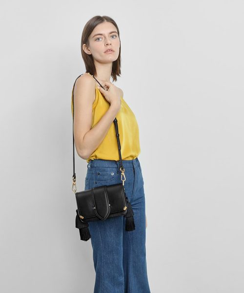 CHARLES & KEITH（チャールズ & キース）の「タッセルショルダーバッグ / Tassel Shoulder Bag（ショルダーバッグ・レディース・ブラック/イエロー/ライトピンク・S）」の8枚目の写真