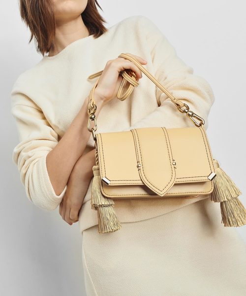 CHARLES & KEITH（チャールズ & キース）の「タッセルショルダーバッグ / Tassel Shoulder Bag（ショルダーバッグ・レディース・ブラック/イエロー/ライトピンク・S）」の9枚目の写真