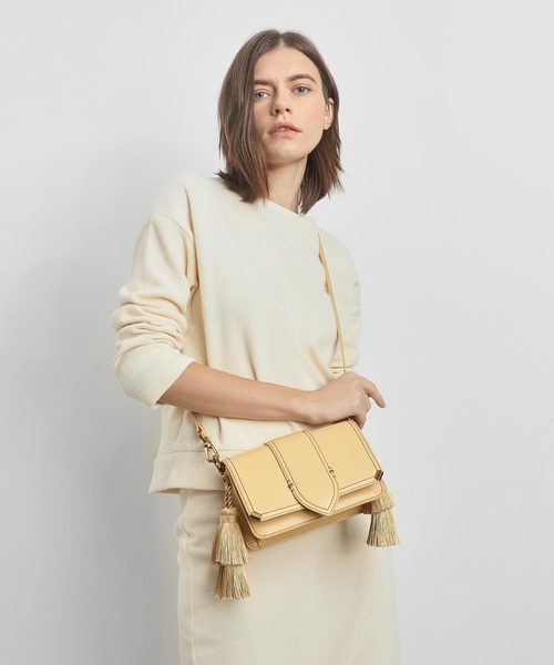 CHARLES & KEITH（チャールズ & キース）の「タッセルショルダーバッグ / Tassel Shoulder Bag（ショルダーバッグ・レディース・ブラック/イエロー/ライトピンク・S）」の13枚目の写真