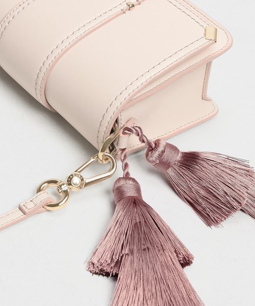 CHARLES & KEITH（チャールズ & キース）の「タッセルショルダーバッグ / Tassel Shoulder Bag（ショルダーバッグ・レディース・ブラック/イエロー/ライトピンク・S）」の15枚目の写真