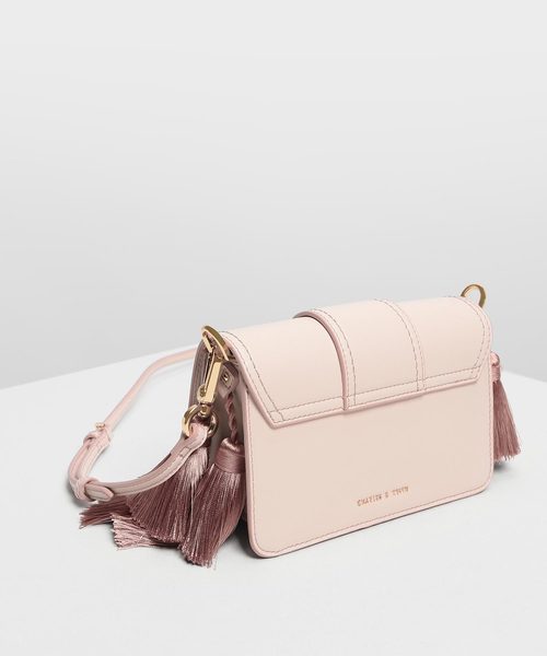 CHARLES & KEITH（チャールズ & キース）の「タッセルショルダーバッグ / Tassel Shoulder Bag（ショルダーバッグ・レディース・ブラック/イエロー/ライトピンク・S）」の16枚目の写真