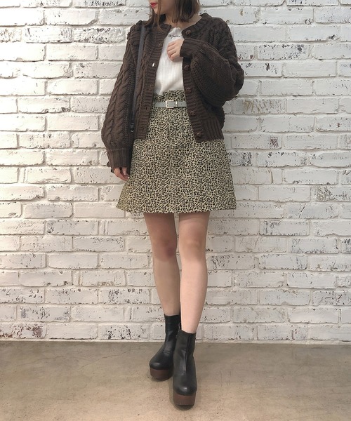 one after another NICE CLAUP(ワンアフターアナザーナイスクラップ)の「ハート付ニットカーディガン(カーディガン/ボレロ・レディース・アイボリー/グレー/ブラウン・FREE)」の8枚目の写真