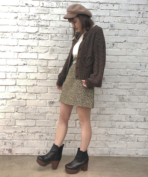 one after another NICE CLAUP(ワンアフターアナザーナイスクラップ)の「ハート付ニットカーディガン(カーディガン/ボレロ・レディース・アイボリー/グレー/ブラウン・FREE)」の6枚目の写真