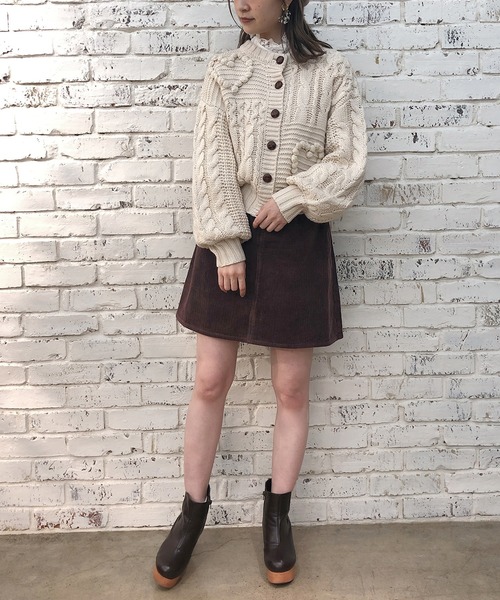 one after another NICE CLAUP(ワンアフターアナザーナイスクラップ)の「ハート付ニットカーディガン(カーディガン/ボレロ・レディース・アイボリー/グレー/ブラウン・FREE)」の15枚目の写真