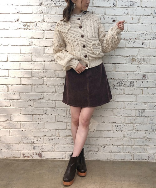 one after another NICE CLAUP(ワンアフターアナザーナイスクラップ)の「ハート付ニットカーディガン(カーディガン/ボレロ・レディース・アイボリー/グレー/ブラウン・FREE)」の13枚目の写真