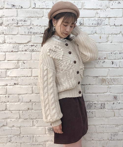 one after another NICE CLAUP(ワンアフターアナザーナイスクラップ)の「ハート付ニットカーディガン(カーディガン/ボレロ・レディース・アイボリー/グレー/ブラウン・FREE)」の18枚目の写真