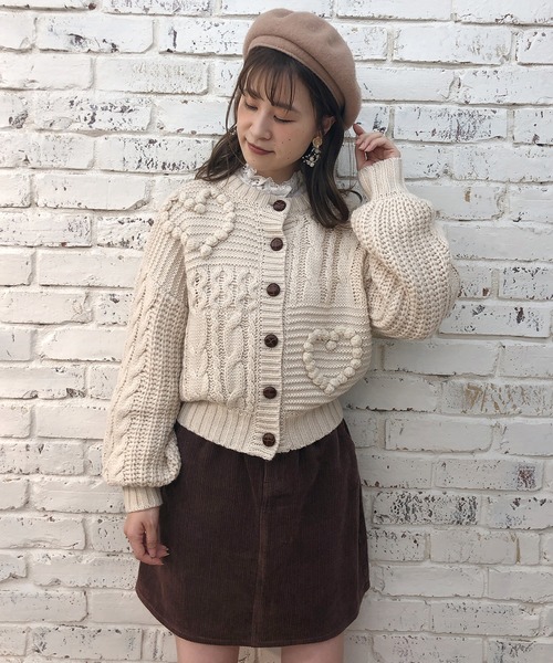 one after another NICE CLAUP(ワンアフターアナザーナイスクラップ)の「ハート付ニットカーディガン(カーディガン/ボレロ・レディース・アイボリー/グレー/ブラウン・FREE)」の11枚目の写真