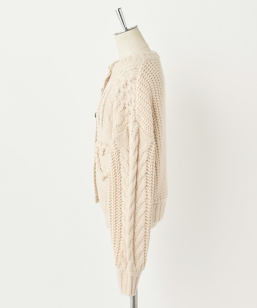 one after another NICE CLAUP(ワンアフターアナザーナイスクラップ)の「ハート付ニットカーディガン(カーディガン/ボレロ・レディース・アイボリー/グレー/ブラウン・FREE)」の9枚目の写真