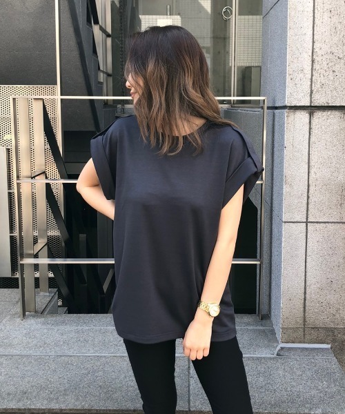 ENVYM（アンビー）の「ロールアップスリーブＰＯ（Tシャツ/カットソー・レディース・グレー/ホワイト・FREE）」の6枚目の写真