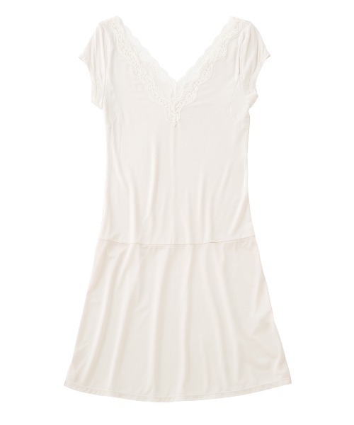 PEACH JOHN（ピーチジョン）の「【乾燥する季節に嬉しい！薄手でもたつかずフィット。消臭加工の脇パッド付き】Ｉｔ’ｓモイスティスリップ（インナーウェア/肌着・レディース・オフホワイト/ブラック/チャコール/ブルー/グレー系その他/ホワイト系その他2/ライトピンク/チャコールグレー/ホワイト×グレー/コーラルピンク/ダークグレー/ブラック×ピンク/ホワイト×ピンク/スミクロ/ヘザーチャコール/ライトベージュ/ライトグレー/ダークネイビー/チャコールグレー×ブラック/ピンクベージュ/ホワイト×レッド/ヘザーグレー/ドット/グレイッシュベージュ・LARGE/MEDIUM/SMALL）」の2枚目の写真