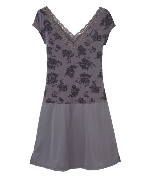 PEACH JOHN（ピーチジョン）の「【乾燥する季節に嬉しい！薄手でもたつかずフィット。消臭加工の脇パッド付き】Ｉｔ’ｓモイスティスリップ（インナーウェア/肌着・レディース・オフホワイト/ブラック/チャコール/ブルー/グレー系その他/ホワイト系その他2/ライトピンク/チャコールグレー/ホワイト×グレー/コーラルピンク/ダークグレー/ブラック×ピンク/ホワイト×ピンク/スミクロ/ヘザーチャコール/ライトベージュ/ライトグレー/ダークネイビー/チャコールグレー×ブラック/ピンクベージュ/ホワイト×レッド/ヘザーグレー/ドット/グレイッシュベージュ・LARGE/MEDIUM/SMALL）」の10枚目の写真