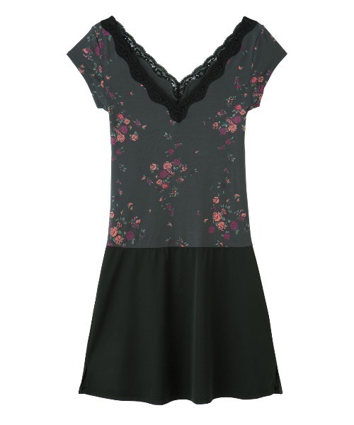 PEACH JOHN（ピーチジョン）の「【乾燥する季節に嬉しい！薄手でもたつかずフィット。消臭加工の脇パッド付き】Ｉｔ’ｓモイスティスリップ（インナーウェア/肌着・レディース・オフホワイト/ブラック/チャコール/ブルー/グレー系その他/ホワイト系その他2/ライトピンク/チャコールグレー/ホワイト×グレー/コーラルピンク/ダークグレー/ブラック×ピンク/ホワイト×ピンク/スミクロ/ヘザーチャコール/ライトベージュ/ライトグレー/ダークネイビー/チャコールグレー×ブラック/ピンクベージュ/ホワイト×レッド/ヘザーグレー/ドット/グレイッシュベージュ・LARGE/MEDIUM/SMALL）」の9枚目の写真