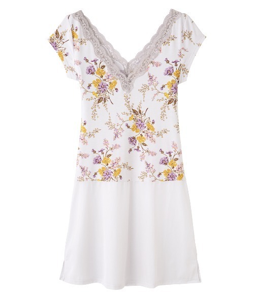 PEACH JOHN（ピーチジョン）の「【乾燥する季節に嬉しい！薄手でもたつかずフィット。消臭加工の脇パッド付き】Ｉｔ’ｓモイスティスリップ（インナーウェア/肌着・レディース・オフホワイト/ブラック/チャコール/ブルー/グレー系その他/ホワイト系その他2/ライトピンク/チャコールグレー/ホワイト×グレー/コーラルピンク/ダークグレー/ブラック×ピンク/ホワイト×ピンク/スミクロ/ヘザーチャコール/ライトベージュ/ライトグレー/ダークネイビー/チャコールグレー×ブラック/ピンクベージュ/ホワイト×レッド/ヘザーグレー/ドット/グレイッシュベージュ・LARGE/MEDIUM/SMALL）」の6枚目の写真