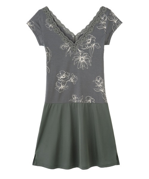 PEACH JOHN（ピーチジョン）の「【乾燥する季節に嬉しい！薄手でもたつかずフィット。消臭加工の脇パッド付き】Ｉｔ’ｓモイスティスリップ（インナーウェア/肌着・レディース・オフホワイト/ブラック/チャコール/ブルー/グレー系その他/ホワイト系その他2/ライトピンク/チャコールグレー/ホワイト×グレー/コーラルピンク/ダークグレー/ブラック×ピンク/ホワイト×ピンク/スミクロ/ヘザーチャコール/ライトベージュ/ライトグレー/ダークネイビー/チャコールグレー×ブラック/ピンクベージュ/ホワイト×レッド/ヘザーグレー/ドット/グレイッシュベージュ・LARGE/MEDIUM/SMALL）」の12枚目の写真