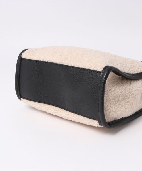 natural couture（ナチュラルクチュール）の「ボアパイピングトートバッグ（ショルダーバッグ・レディース・ベージュ/アイボリー/カーキ・FREE）」の4枚目の写真