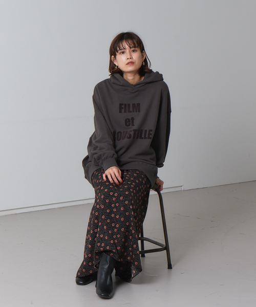 Rouge vif（ルージュヴィフ）の「【WEB＆一部店舗限定】ロングプルパーカー（パーカー・レディース・ベージュ/ネイビー/チャコールグレー・フリー）」の4枚目の写真