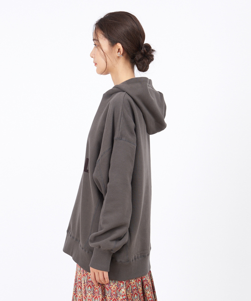 Rouge vif（ルージュヴィフ）の「【WEB＆一部店舗限定】ロングプルパーカー（パーカー・レディース・ベージュ/ネイビー/チャコールグレー・フリー）」の14枚目の写真