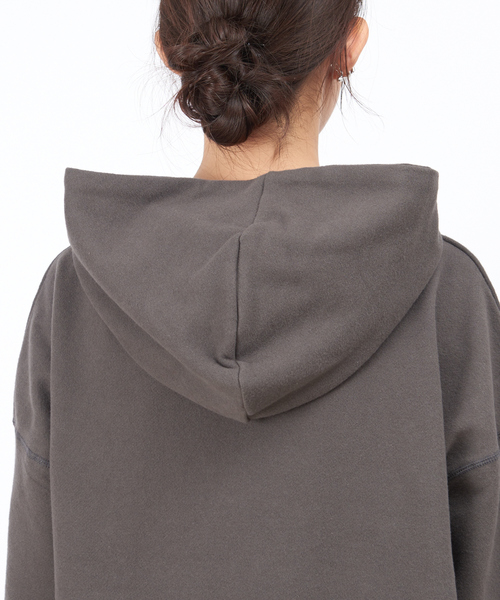 Rouge vif（ルージュヴィフ）の「【WEB＆一部店舗限定】ロングプルパーカー（パーカー・レディース・ベージュ/ネイビー/チャコールグレー・フリー）」の16枚目の写真