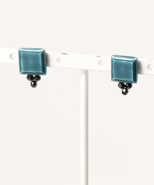【irodori】スクエアとblack spinelのピアス（深緑）（ピアス（両耳用））｜tone（トーン） 6,050円