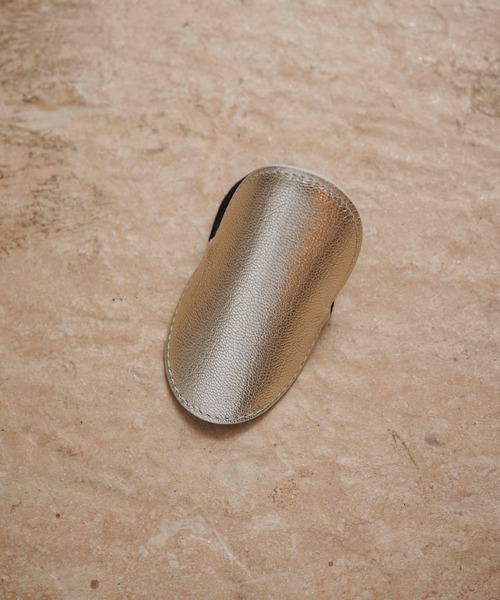 FUMIE TANAKA（フミエタナカ）の「【FUMIE=TANAKA(フミエタナカ)】レザーヘアゴム　FT-SU02（ヘアゴム・レディース・ブラウン/シルバー/キャメル/ゴールド・FREE）」の3枚目の写真