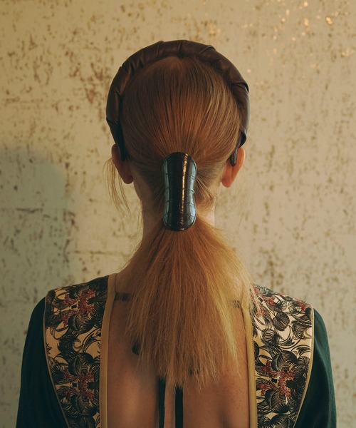 FUMIE TANAKA（フミエタナカ）の「【FUMIE=TANAKA(フミエタナカ)】レザーヘアゴム　FT-SU02（ヘアゴム・レディース・ブラウン/シルバー/キャメル/ゴールド・FREE）」の15枚目の写真