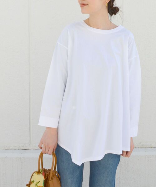 SHIPS（シップス）の「assiette:イレギュラーヘムカットソー（Tシャツ/カットソー・レディース・ブラック/ホワイト系その他・ONE SIZE）」の2枚目の写真