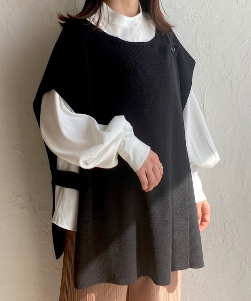 She's Closet(シーズクローゼット)の「サイドベルト付きポンチョニットベスト(ベスト・レディース・ブラック/ベージュ/アイボリー/モカ・FREE)」の3枚目の写真