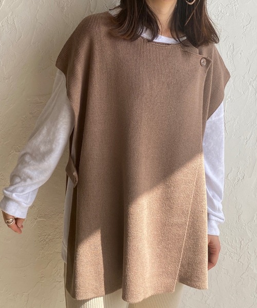 She's Closet(シーズクローゼット)の「サイドベルト付きポンチョニットベスト(ベスト・レディース・ブラック/ベージュ/アイボリー/モカ・FREE)」の4枚目の写真