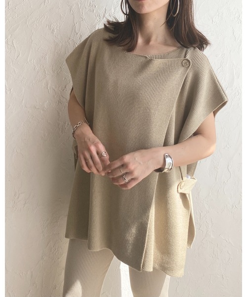She's Closet(シーズクローゼット)の「サイドベルト付きポンチョニットベスト(ベスト・レディース・ブラック/ベージュ/アイボリー/モカ・FREE)」の5枚目の写真