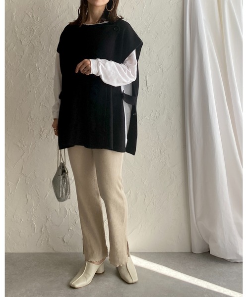 She's Closet(シーズクローゼット)の「サイドベルト付きポンチョニットベスト(ベスト・レディース・ブラック/ベージュ/アイボリー/モカ・FREE)」の11枚目の写真