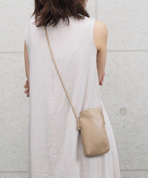 POUTOJOURU（ポートジュール）の「【ポートジュール】スマホショルダーバッグ　エコレザー　WEB限定（ショルダーバッグ・レディース・ホワイト/ブラック/ベージュ/ライトグリーン/モカ/ライトイエロー・FREE）」の4枚目の写真