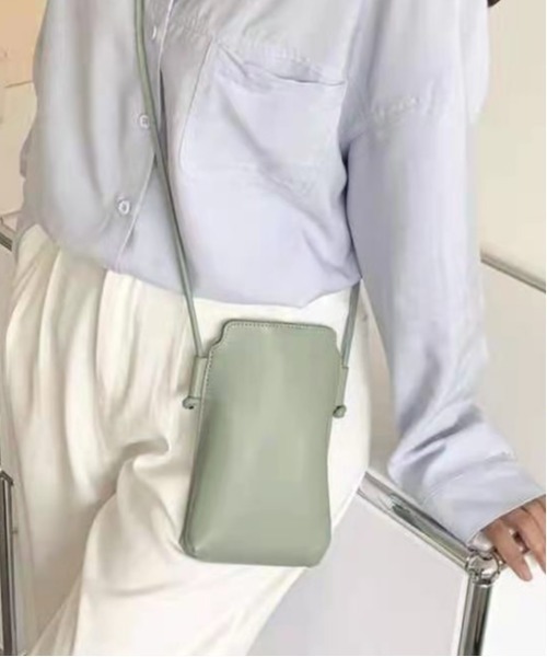 POUTOJOURU（ポートジュール）の「【ポートジュール】スマホショルダーバッグ　エコレザー　WEB限定（ショルダーバッグ・レディース・ホワイト/ブラック/ベージュ/ライトグリーン/モカ/ライトイエロー・FREE）」の5枚目の写真