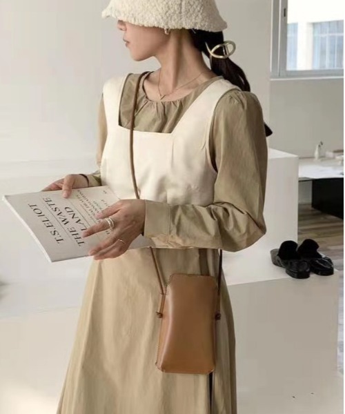 POUTOJOURU（ポートジュール）の「【ポートジュール】スマホショルダーバッグ　エコレザー　WEB限定（ショルダーバッグ・レディース・ホワイト/ブラック/ベージュ/ライトグリーン/モカ/ライトイエロー・FREE）」の3枚目の写真