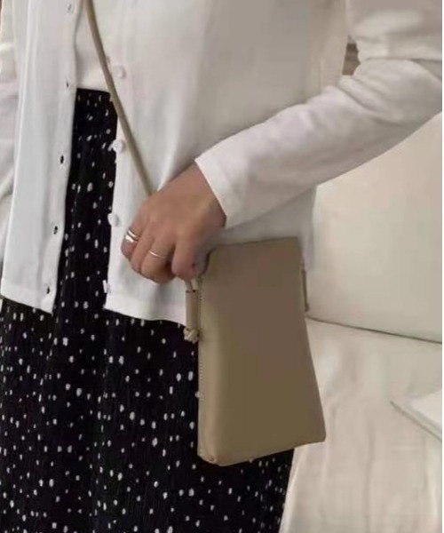 POUTOJOURU（ポートジュール）の「【ポートジュール】スマホショルダーバッグ　エコレザー　WEB限定（ショルダーバッグ・レディース・ホワイト/ブラック/ベージュ/ライトグリーン/モカ/ライトイエロー・FREE）」の8枚目の写真