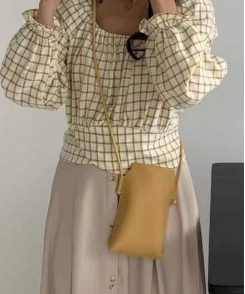 POUTOJOURU（ポートジュール）の「【ポートジュール】スマホショルダーバッグ　エコレザー　WEB限定（ショルダーバッグ・レディース・ホワイト/ブラック/ベージュ/ライトグリーン/モカ/ライトイエロー・FREE）」の9枚目の写真