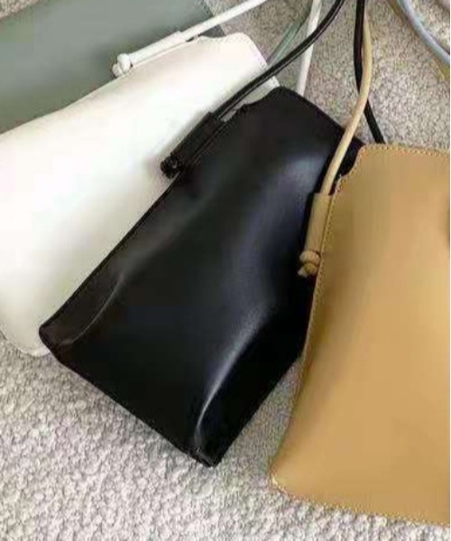 POUTOJOURU（ポートジュール）の「【ポートジュール】スマホショルダーバッグ　エコレザー　WEB限定（ショルダーバッグ・レディース・ホワイト/ブラック/ベージュ/ライトグリーン/モカ/ライトイエロー・FREE）」の12枚目の写真