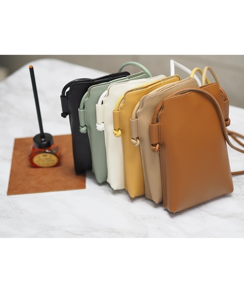 POUTOJOURU（ポートジュール）の「【ポートジュール】スマホショルダーバッグ　エコレザー　WEB限定（ショルダーバッグ・レディース・ホワイト/ブラック/ベージュ/ライトグリーン/モカ/ライトイエロー・FREE）」の11枚目の写真